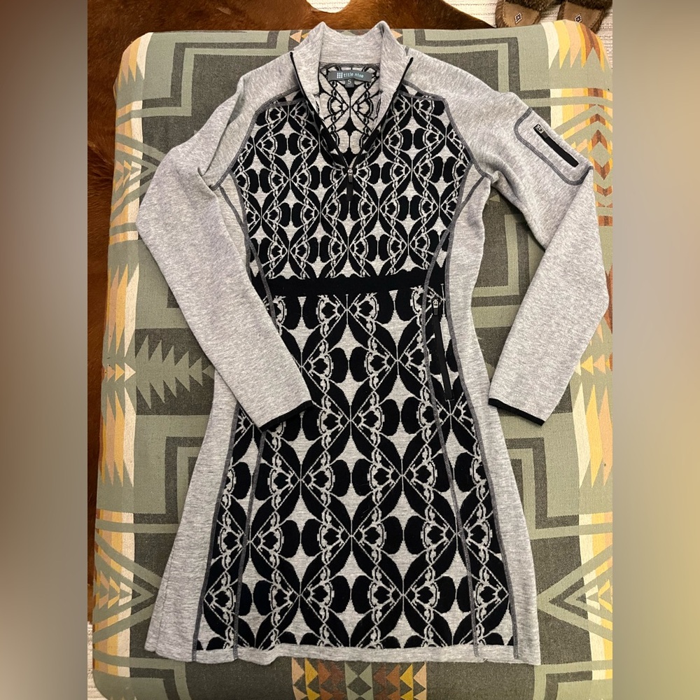 Title Nine Gray and Black Geometric Dress